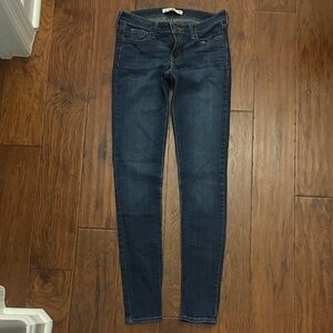 Hollister Dark Blue Skinny Jeans size 1R W26 L31